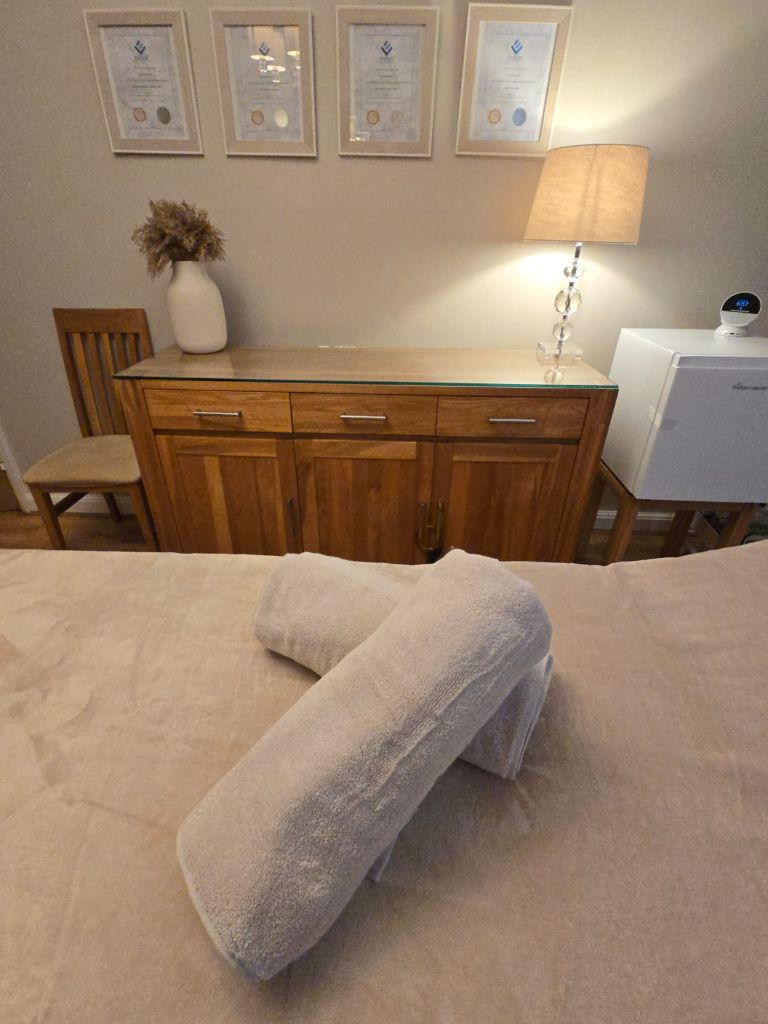 Clean treatment bed with qualifications displayed